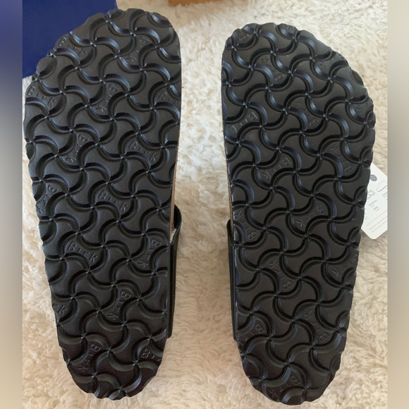 Women’s Birkenstock Gizeh Sandals - Picture 4 of 6